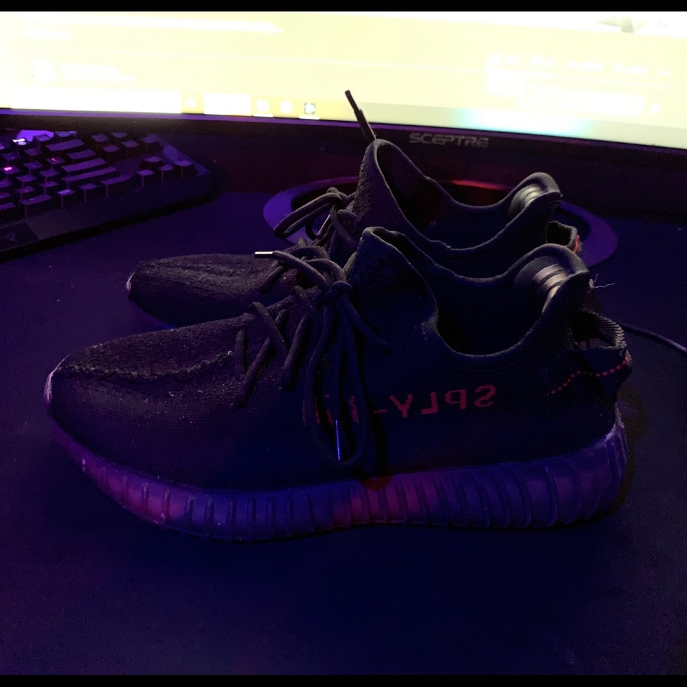Yeezy 350 v2 bred